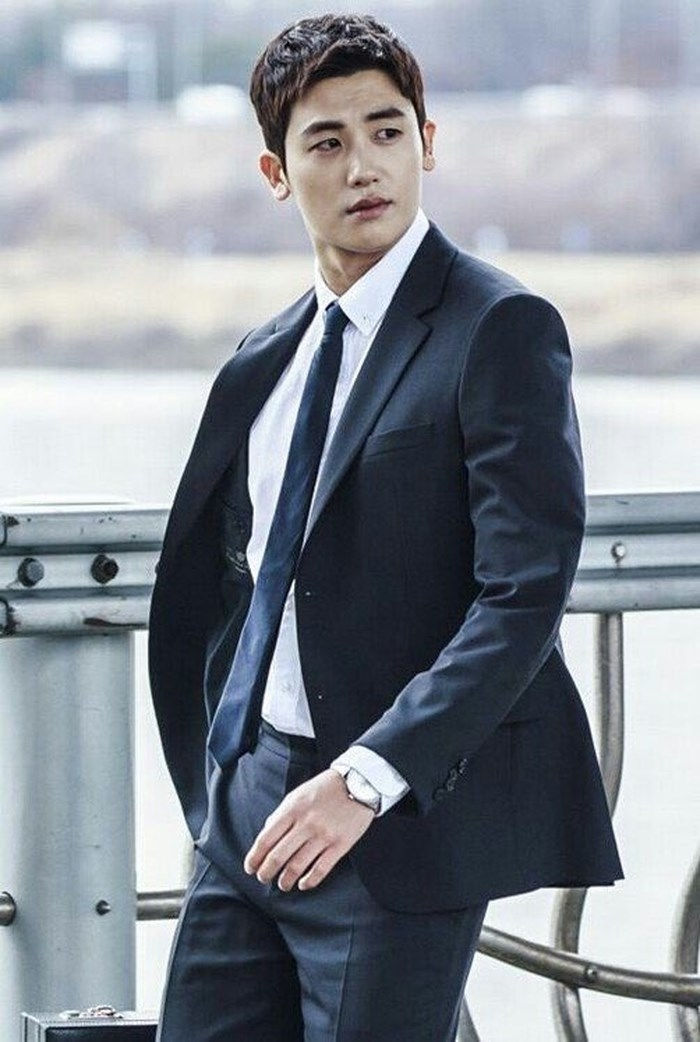 Sao nam Hàn chứng minh đẳng cấp khi diện suit: G-Dragon đầy khí chất