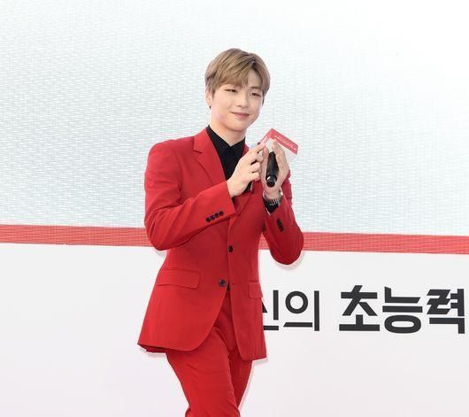 Sao nam Hàn chứng minh đẳng cấp khi diện suit: G-Dragon đầy khí chất
