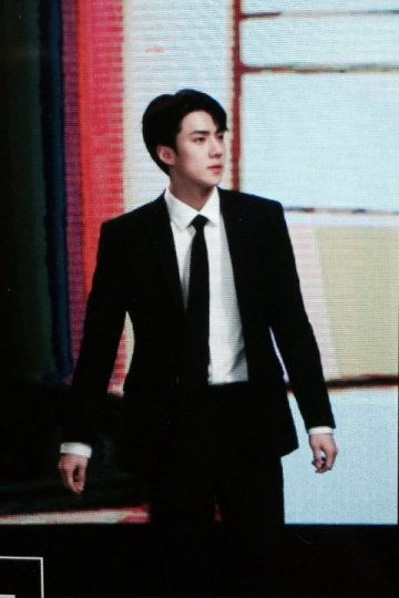 Sao nam Hàn chứng minh đẳng cấp khi diện suit: G-Dragon đầy khí chất