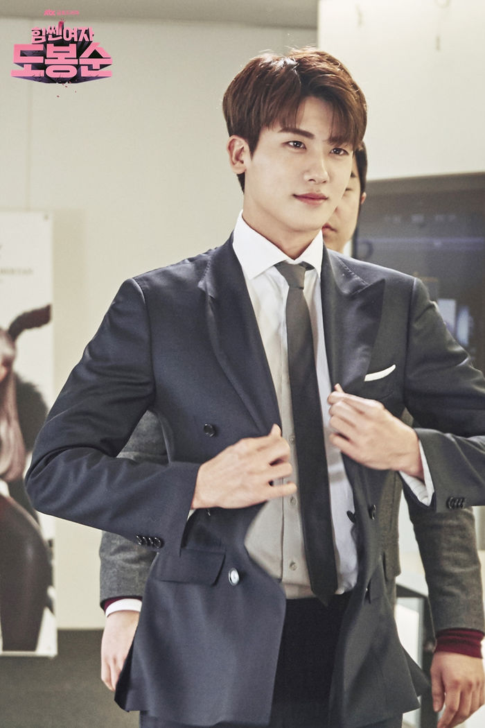Sao nam Hàn chứng minh đẳng cấp khi diện suit: G-Dragon đầy khí chất