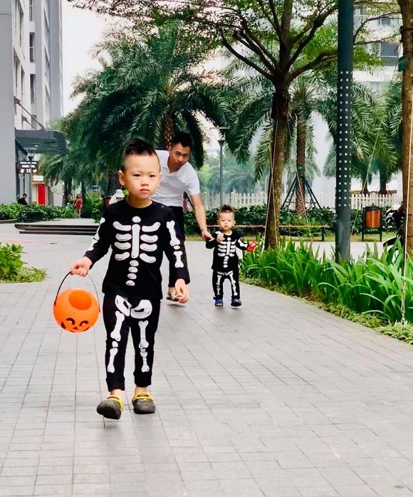 Sao Vbiz “biến hoá” mùa Halloween: Mẹ con Dương Cẩm Lynh quá rùng rợn