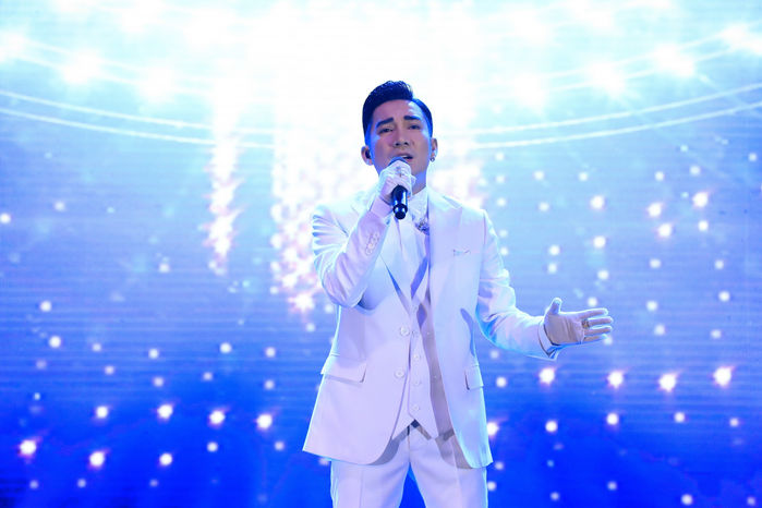 Sao Việt gom tiền làm show: Nam Em thanh lý cả tủ hàng hiệu