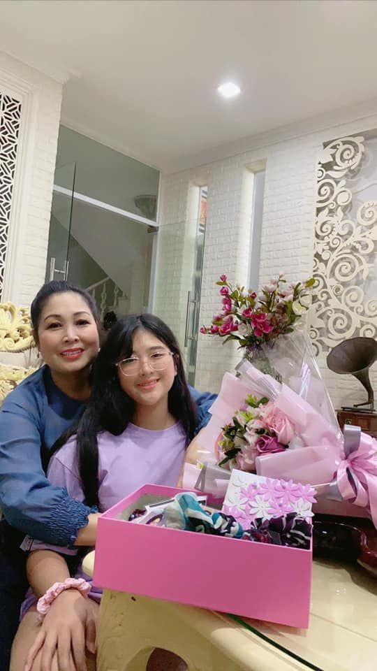 Sao Việt ngày 20/10: Phan Mạnh Quỳnh tặng bạn gái 70 triệu đồng