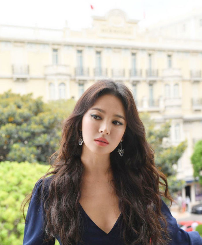 Hậu ly hôn chấn động, Song Hye Kyo được khen ngợi nhân cách