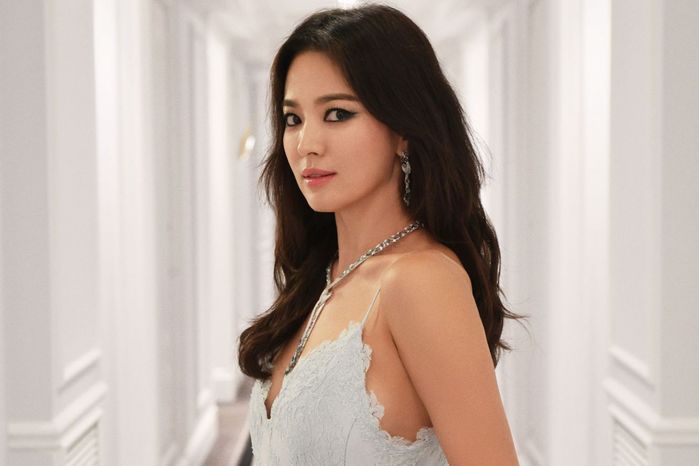 Hậu ly hôn chấn động, Song Hye Kyo được khen ngợi nhân cách