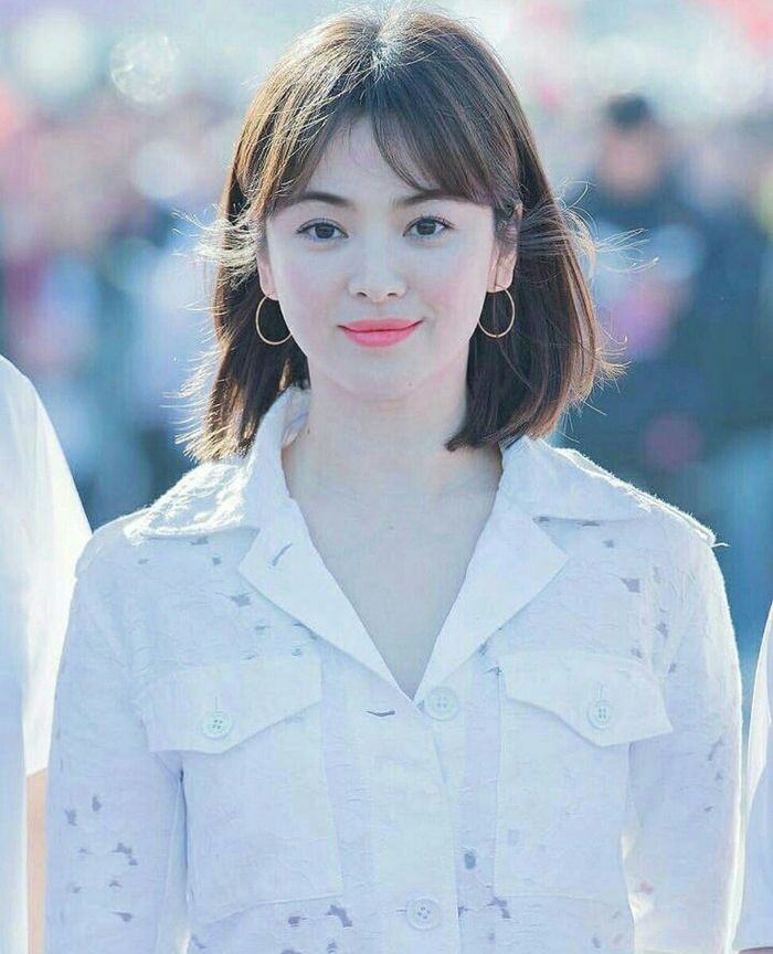 Hậu ly hôn chấn động, Song Hye Kyo được khen ngợi nhân cách
