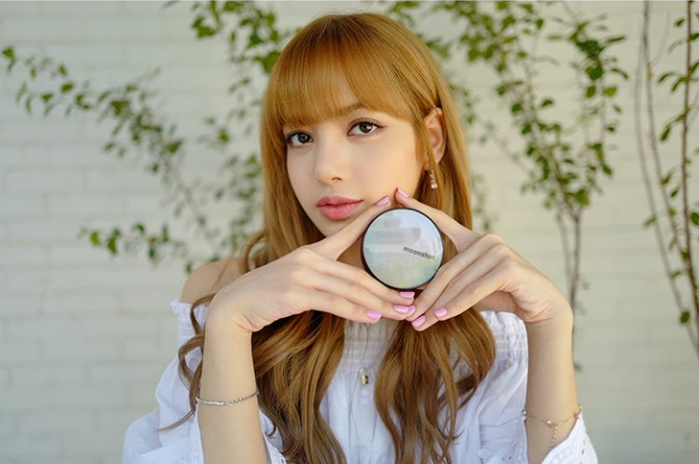 Với sức hút cực khủng, Lisa nhận được hàng tỷ đến trăm tỷ một hợp đồng