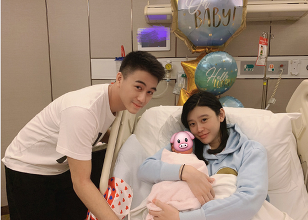 Sinh con trai cho gia tộc sòng bài, Ming xi bị đồn dùng thuyết âm mưu