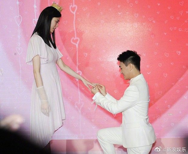 Sinh con trai cho gia tộc sòng bài, Ming xi bị đồn dùng thuyết âm mưu