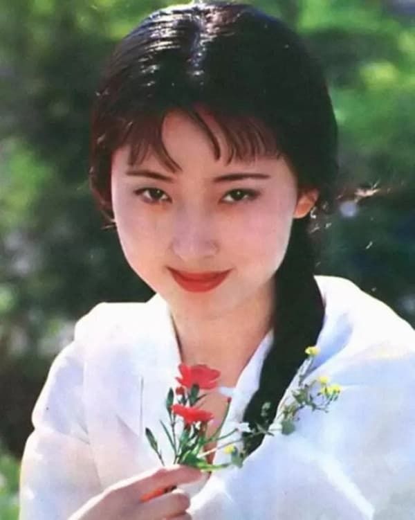 Mỹ nhân Hồng Lâu Mộng xuất gia đi tu, bạo bệnh qua đời ở tuổi 42
