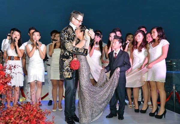 Sự cố nhớ đời của sao Vbiz trong ngày cưới: Nhật Kim Anh còn ngất xỉu