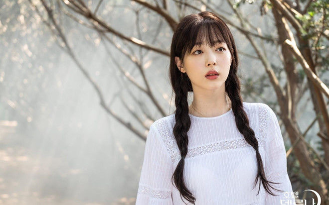 Sulli từng chia sẻ đang rất đỗi cô đơn nhưng netizen lại mắng mỏ cô
