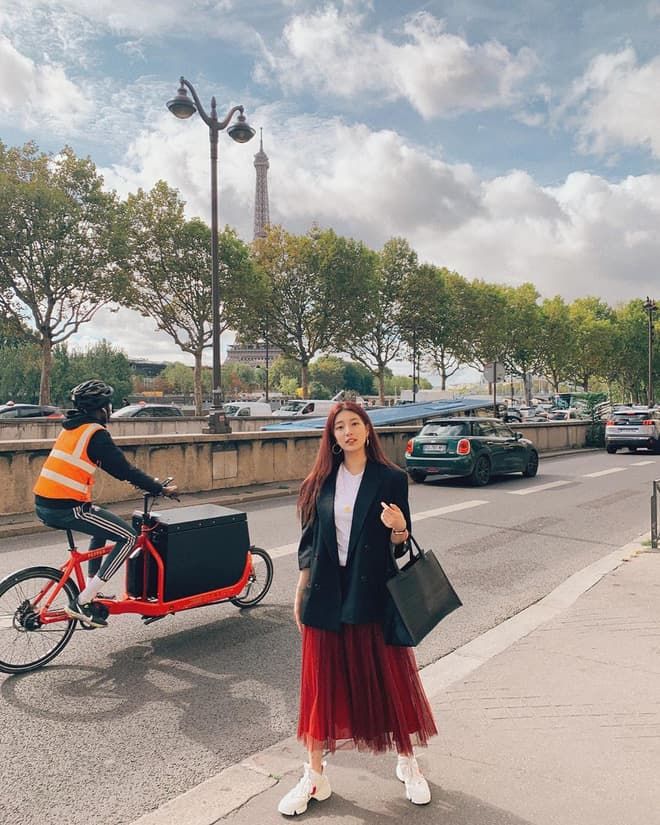 Suzy spam liền tù tì 20 chiếc ảnh du lịch Paris chỉ trong 1 tiếng