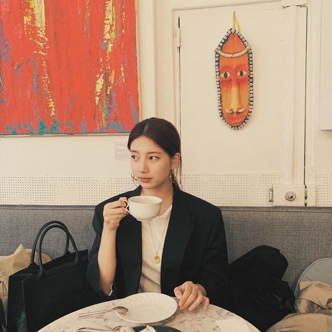 Suzy spam liền tù tì 20 chiếc ảnh du lịch Paris chỉ trong 1 tiếng