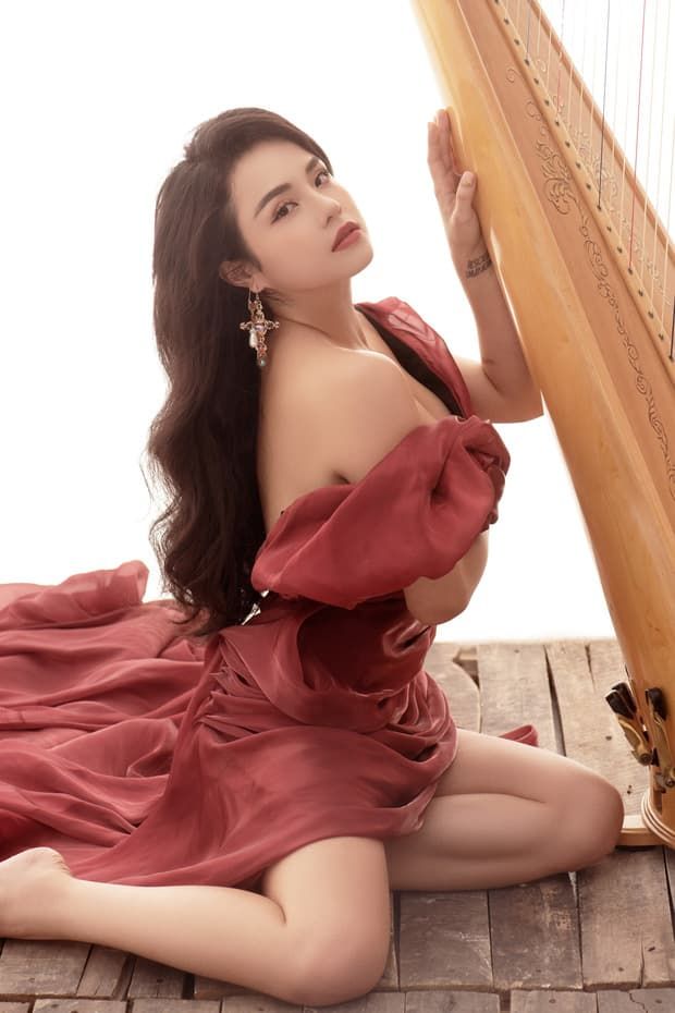 Thái Trinh bất ngờ chuyển hẳn sang gợi cảm hậu chia tay Quang Đăng