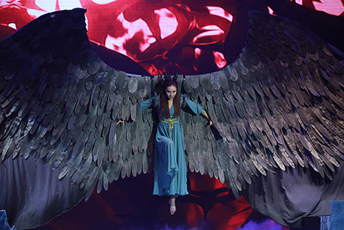 Thần tượng Maleficent và muôn kiểu hóa thân của sao Việt