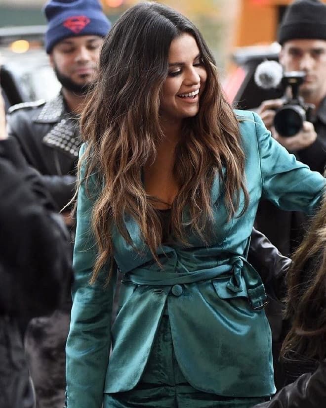 Thay 4 bộ trang phục trong ngày, Selena Gomez khiến New York náo loạn