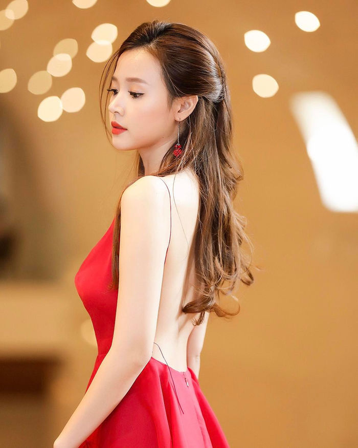 Thế hệ hotgirl 1989: Midu độc thân quyến rũ, Emily êm ấm bên chồng con