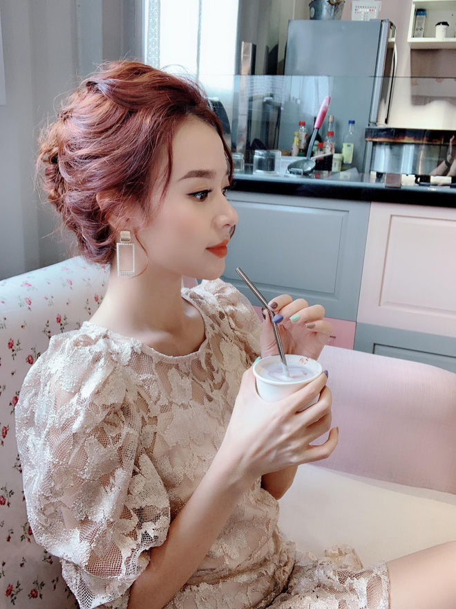 Thế hệ hotgirl 1989: Midu độc thân quyến rũ, Emily êm ấm bên chồng con