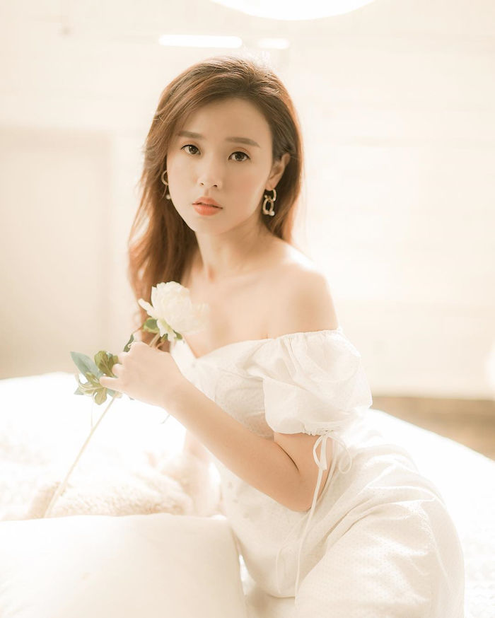 Thế hệ hotgirl 1989: Midu độc thân quyến rũ, Emily êm ấm bên chồng con