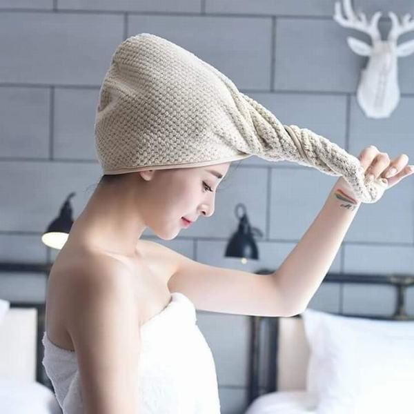 Gội đầu mỗi ngày, cạo lông chân.. khi tắm khiến da dễ kích ứng