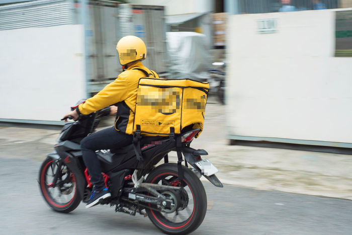 Thu nhập nghề shipper tại các nước: Thấp nhất cũng toàn cả chục triệu