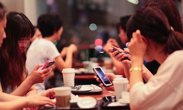 Thường khẩu nghiệp trên MXH, vợ bỉm sữa câm nín khi bị chồng nhắc nhở
