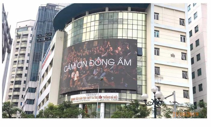 Thủy Tiên khoe dáng nuột, Nguyễn Trần Trung Quân nhá hàng MV đam mỹ