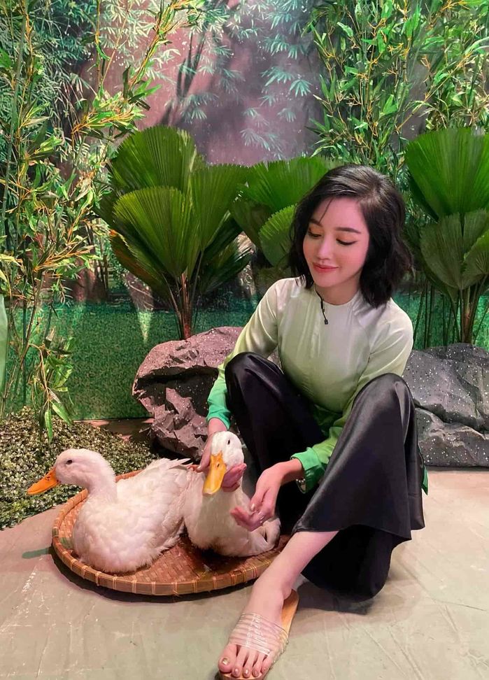 Tiểu Vy lần đầu bị chê dừ, Midu mừng tuổi mới tình cảm bên Harry Lu