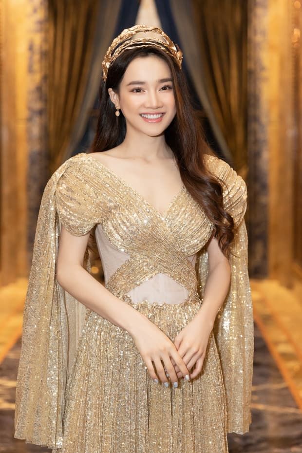 Tóc Tiên vẫn xinh dù bị dìm, Hoa hậu H'Hen Niê hóa nữ thần Hy Lạp