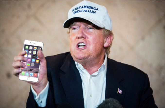Tổng thống Mỹ Donald Trump chê thẳng mặt iPhone đời mới