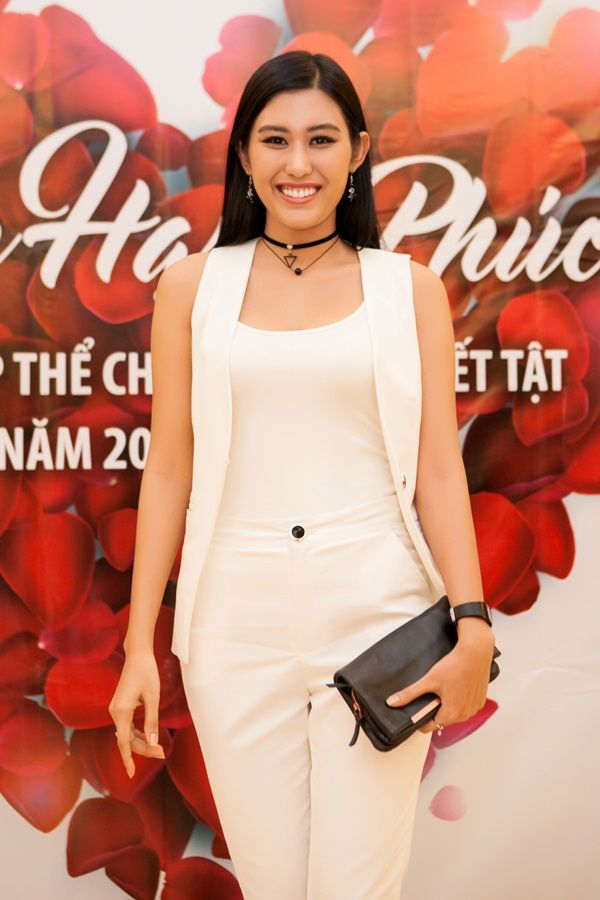 Top 5 Hoa hậu Hoàn vũ Việt Nam hiện tại: Phạm Hương chọn rời xa Vbiz