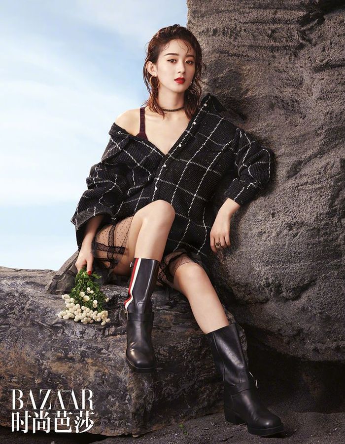 Triệu Lệ Dĩnh rạng rỡ trên bìa tạp chí ngày trở lại showbiz