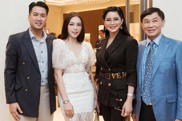 Trường Giang bỗng dưng phát tướng, H'Hen Niê liên tục đăng story buồn