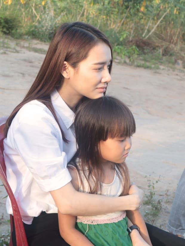 Trường Giang bỗng dưng phát tướng, H'Hen Niê liên tục đăng story buồn