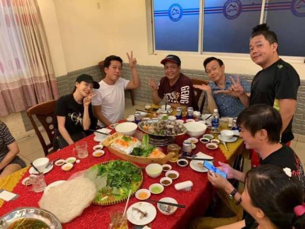 Trường Giang - Nhã Phương xóa tin trục trặc, Lưu Đê Ly làm lễ ăn hỏi