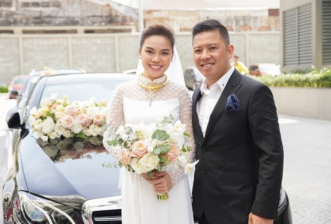 Trường Giang - Nhã Phương xóa tin trục trặc, Lưu Đê Ly làm lễ ăn hỏi