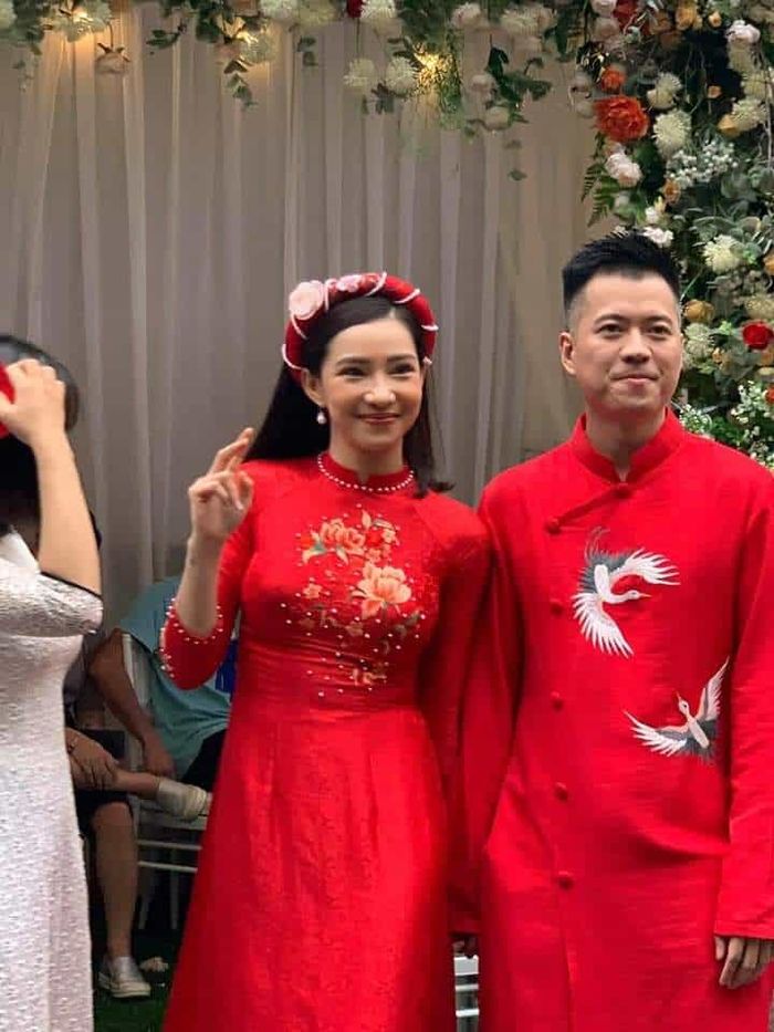 Trường Giang - Nhã Phương xóa tin trục trặc, Lưu Đê Ly làm lễ ăn hỏi