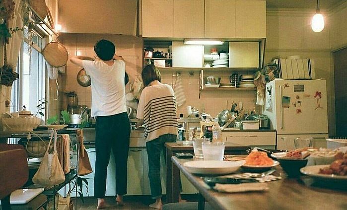 Robin Dunbar Tụ tập bạn bè 2 lần/tuần giúp phụ nữ trẻ đẹp, hạnh phúc