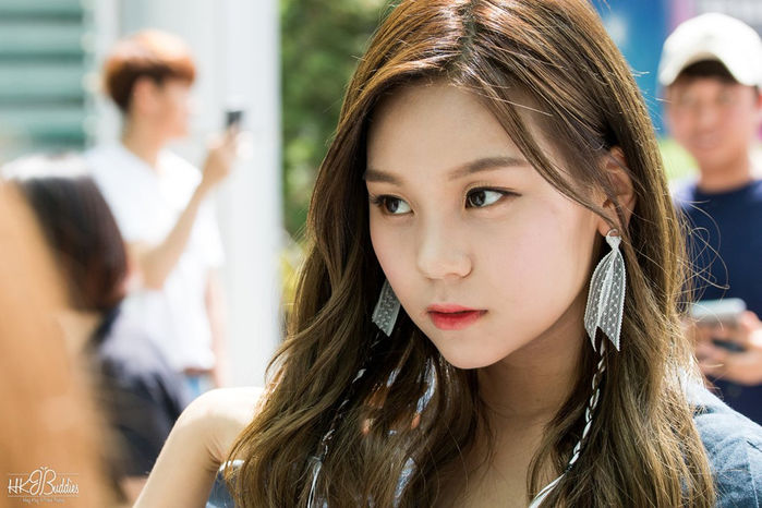 Từng bị gán mác lỗ hổng nhan sắc: Wendy, Jihyo nay lột xác ngoạn mục