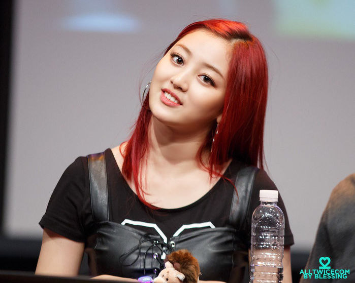 Từng bị gán mác lỗ hổng nhan sắc: Wendy, Jihyo nay lột xác ngoạn mục