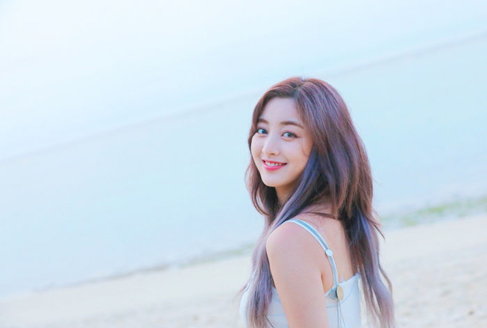 Từng bị gán mác lỗ hổng nhan sắc: Wendy, Jihyo nay lột xác ngoạn mục
