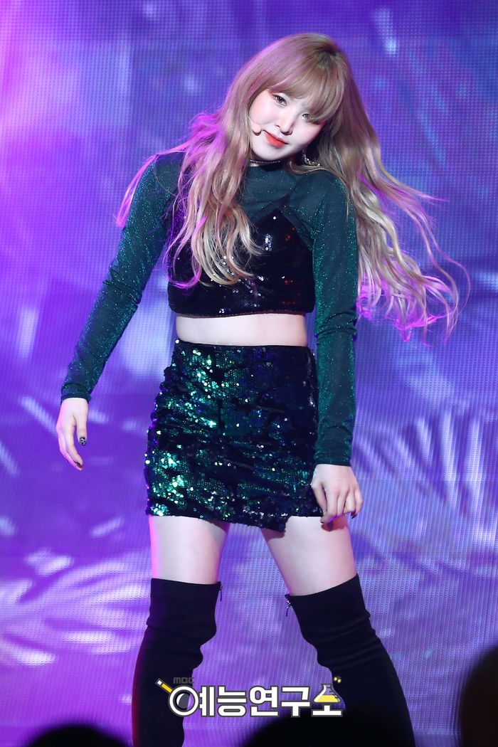 Từng bị gán mác lỗ hổng nhan sắc: Wendy, Jihyo nay lột xác ngoạn mục