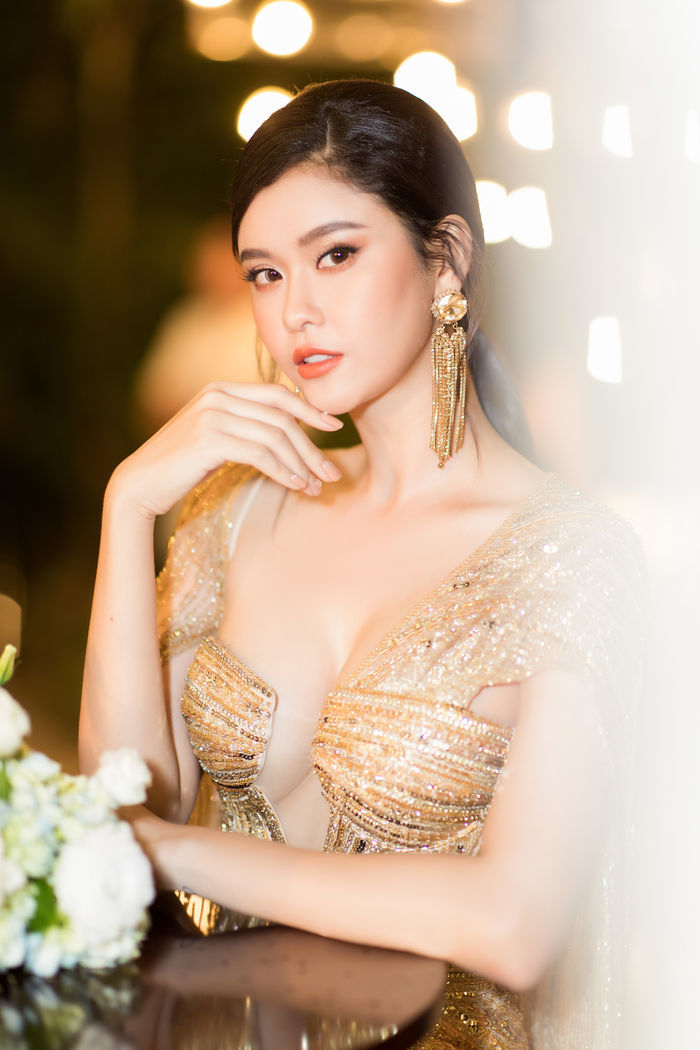 Vẻ đẹp hoàn hảo của gái một con Trương Quỳnh Anh
