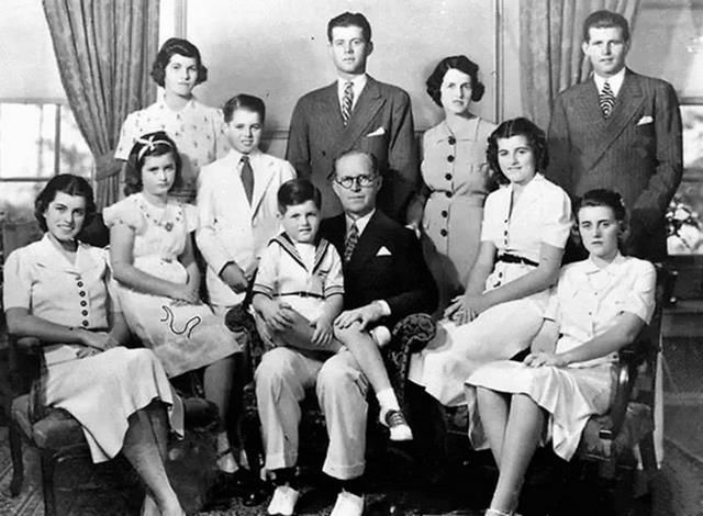 Vén bức màn bí mật của gia tộc Kennedy