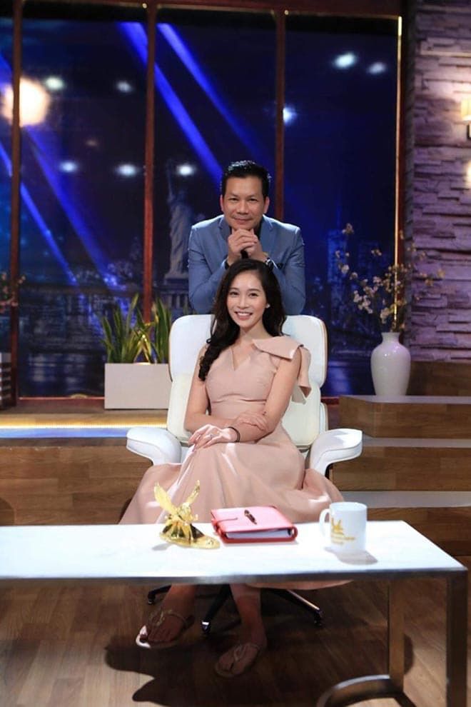 Vợ Á hậu kém 16 tuổi của Shark Hưng: Xinh đẹp nóng bỏng lại giỏi giang