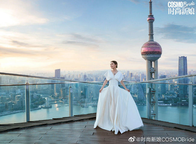 Xa Thi Mạn xinh đẹp diện áo cưới tinh khôi khoe nhan sắc lão hóa ngược