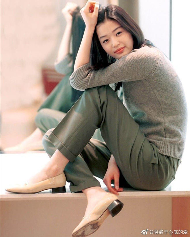 Jeon Ji Hyun ở độ tuổi 18: Xinh đẹp và thần thái cũng ngút ngàn
