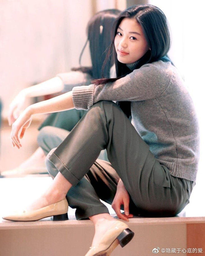 Jeon Ji Hyun ở độ tuổi 18: Xinh đẹp và thần thái cũng ngút ngàn