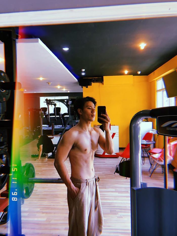 Quý ông tia chớp Trần Anh Huy khoe body cực phẩm đầy tinh tế